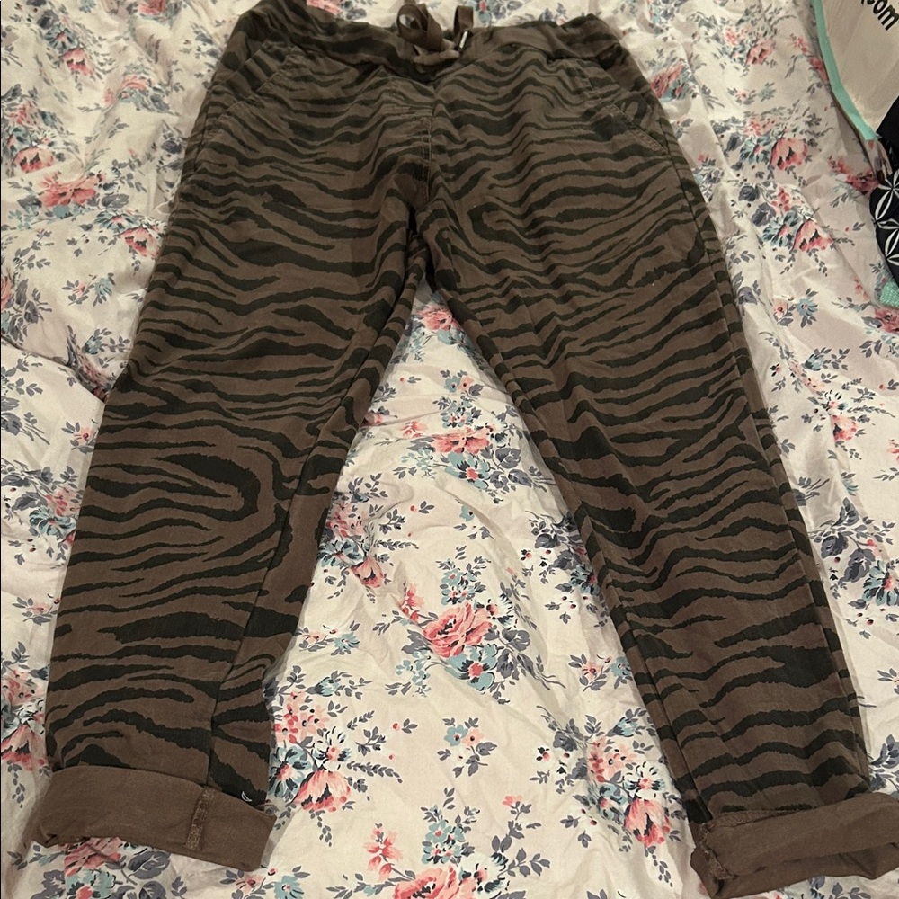 Venti 6 Excellent Condition Animal Print Joggers, Made in Italy. Stretchy S